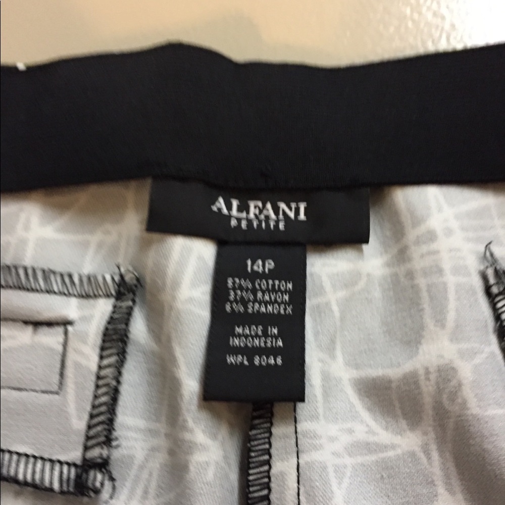 NWT Alfani Abstract Scribble Capri 14P - Picture 2 of 8
